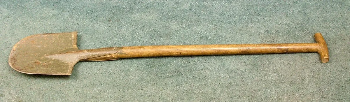 German WW2 type Wehrmacht Full Size Entrenching Shovel: Round Nose