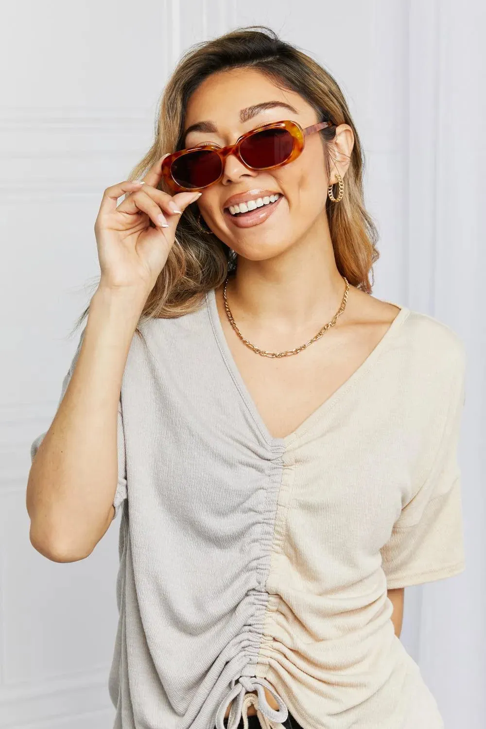 Stylish Oval Full Rim Sunglasses for Women: Top Summer Pick!